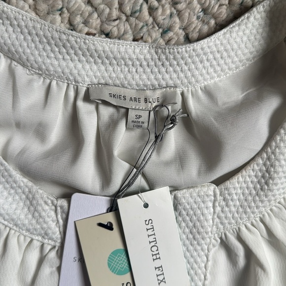 Skies are Blue Top - Picture 2 of 4